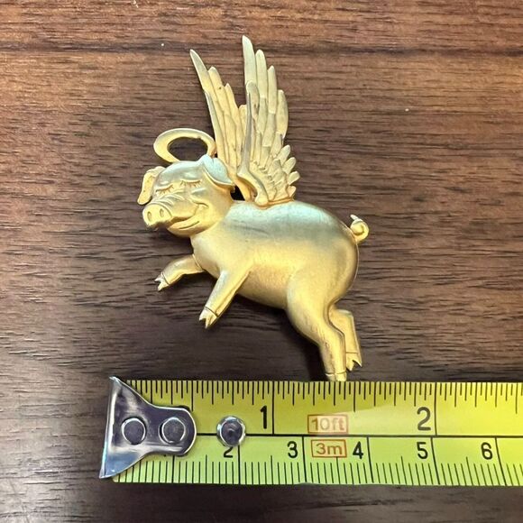 Vintage Signed JJ Jonette Matte Gold Tone Brass "When Pigs Fly" Brooch - Picture 6 of 6